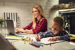 Werk combineren met afzetten kids op school